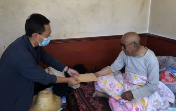 必一平台-必一(中国)官方
赴帮扶村对接工作并慰问困难党员(图2)
